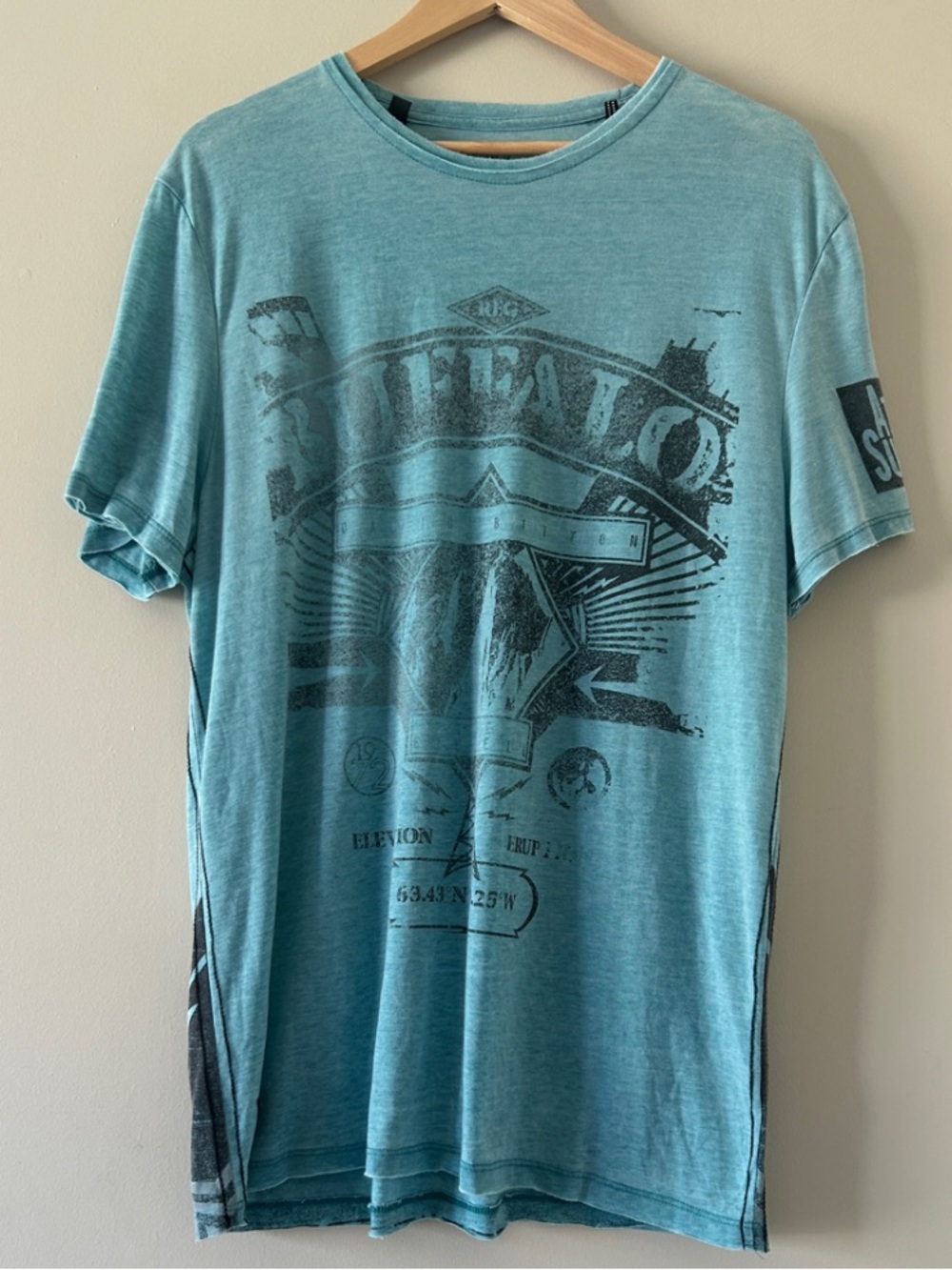Buffalo David Britton Blue XL Distressed Short Sleeve T-Shirt
Elevation Eruption